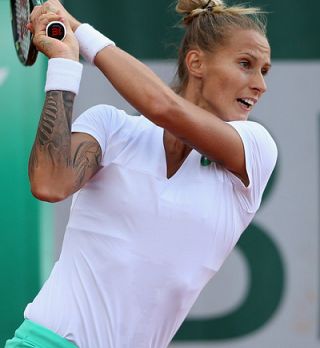 Polona Hercog z lahkoto v glavni del močnega WTA turnirja v Eastbournu