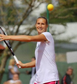 Polona že ujela ritem in  zmagovalni niz,  v polfinalu Marseilla jo čaka pravi test!