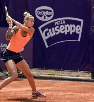 WTA se seli na pesek, hitro slovo Hercogove