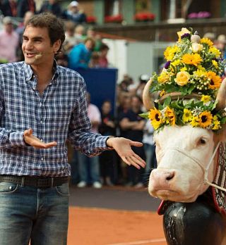 FOTO! Roger Federer prodal kravo Desiree, ki pa ni dosegla najvišje cene!