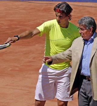 FOTO! Rafael Nadal za govorniškim odrom in na treningu!