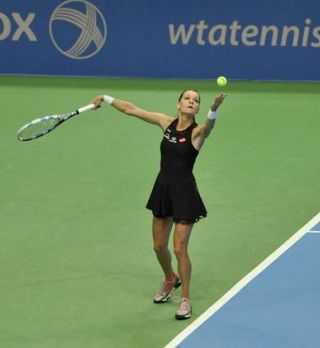 Radwanska upravičuje vlogo favoritinje v Katowicah