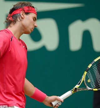 Ups: Heroj Roland Garrosa Rafael Nadal padel na travi že na prvi oviri!