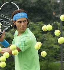 FOTO! Kaj bosta v Roland Garrosu nosila Rafael Nadal in Roger Federer!