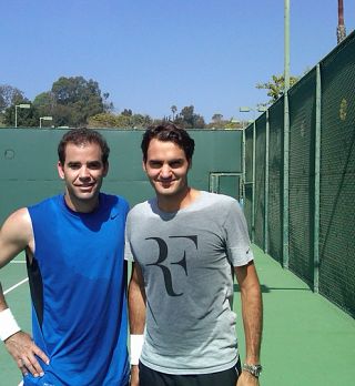 FOTO!Teniški maestro Roger Federer, že trenira z legendarnim Petom Samprasom v Los Angelesu!