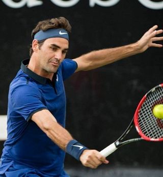 Roger Federer tesno v polfinale Stuttgata in pred Ivana Lendla na večni lestvici!