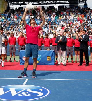 Izjemnemu Federerju še 7. naslov v Cincinnatiju, Djokoviču še eno leto čakanja