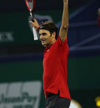 Djokovič na kolenih. Zimzeleni Federer v finalu Šanghaja!