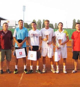 Blaž Rola zmagovalec dvojic in polfinalist med posamezniki v Vinkovcih!