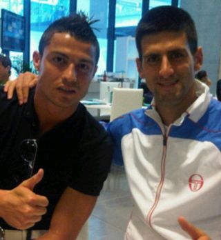 FOTO! Djokovič potolažil Ronalda, Vujačič zaman podpiral Šarapovo!