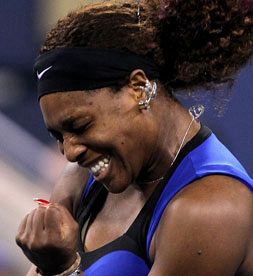 Serena Williams z 11 asi odpravila 1. igralko sveta Caroline Wozniacki!