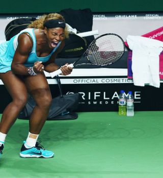 Serena in Halepova začeli z zmago zaključni dogodek v Singapurju