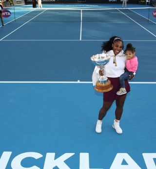 Serena Williams v Aucklandu po treh letih spet do naslova, prvič kot mama !