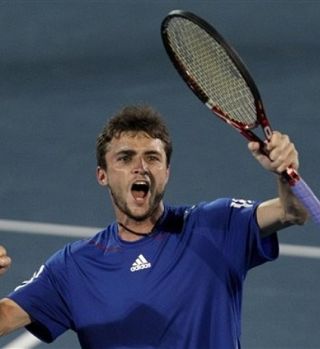 Gilles Simon pograbil srbska darila ter osvojil ATP turnir v Sydneyu!