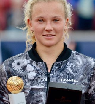 Siniakova v finalu Bastada boljša od prvopostavljene Wozniackijeve