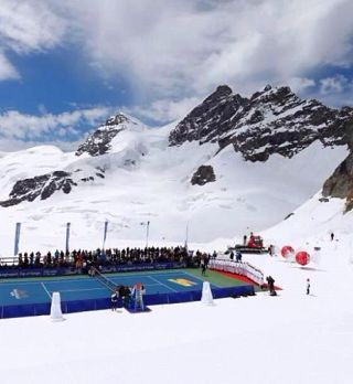 FOTO: Roger Federer in Lindsey Vonn sta igrala tenis na 3,450 metrih nadmorske višine!