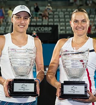 Svdney: Srebotnikova kraljica dvojic; Radwanska v finalu osmešila Cibulkovo