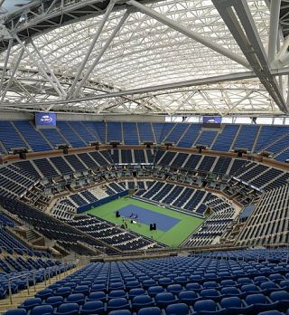 US Open dobil težko pričakovano streho... in doživel prvi zaplet!