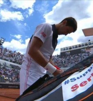 Djokovič v finale Mastersa v Rimu s sporočilom - 'Support Serbia'!