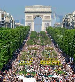 Jeleno Jankovič okradli na Champs-Elyseeju!