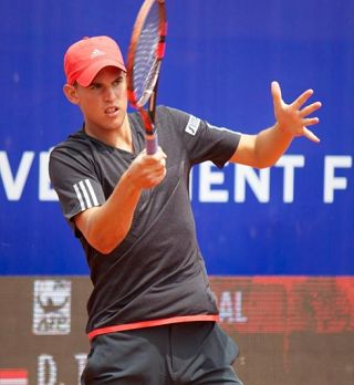 21-letni Dominic Thiem prvič okusil slast dviga lovorike na ATP-jih