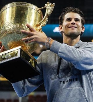 Dominic Thiem ustavil Cicipasa v Pekingu ter osvojil četrto lovoriko letos