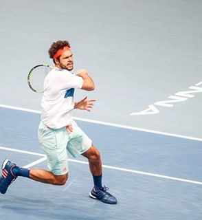 Tsonga po trilerju v finale, Murray drži smer za prvo mesto