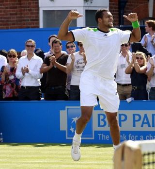 V Halleju nemški finale, v Queensu pa je Tsonga preprečil britanskega!