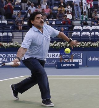 VIDEO! Maradona igral z del Potrom, objemal Federerja in spoznal Djokoviča!