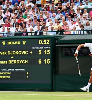 Murray se je izvlekel po petih nizih in 3  urah in  pol; Djokovič do polfinala Wimbledona brez oddanega niza