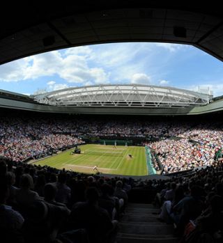 Čaka nas eden bolj zanimivih Wimbledonov zadnjega časa; Kavčič s Kamkejem, Hercogova z Larrsonovo