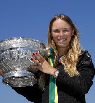 Caroline Wozniacki po letu 2009 spet zmagala v Eastbournu