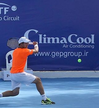 Edmund ustavil žemljo v četrtfinalu Dallasa