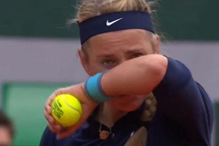 Azarenka v solzah vztrajala do maksimuma