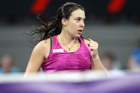 Bartolijeva hiti proti finalu; Ebden neustavljiv