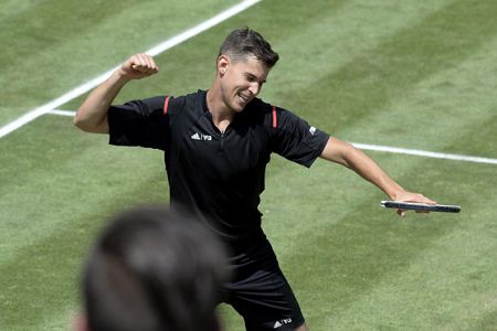 Dominic Thiem drugič zapored izločil slavnega Švicarja Rogerja Federerja