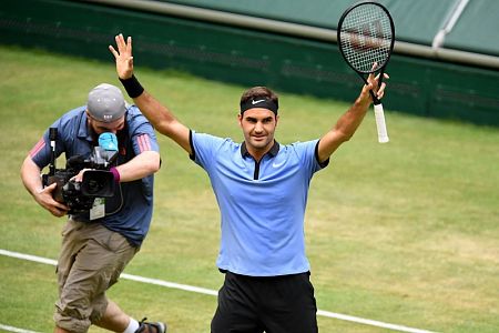 Federer zlahka počistil z branilcem naslova v Halleju