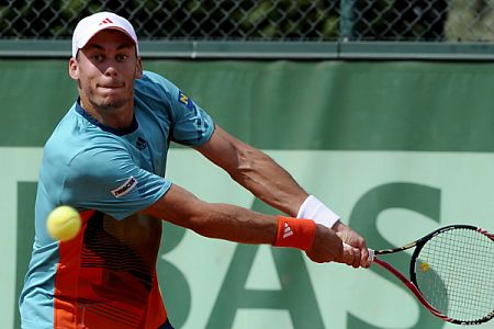 Gulbis rešil zaključno točko proti povabljencu v Kitzbühlu; V Bakuju izpadla 1. nosilka