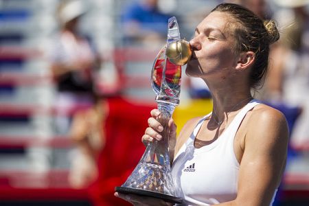 Simona Halep po težki borbi do naslova v Montrealu!