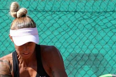 Polona Hercog ''z levo roko'' v polfinale Santa Margherite, Zidanškova izpadla v Canberri