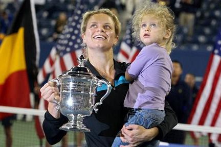 Super mamica Kim Clijsters deklasirala Vero Zvonarjovo in ubranila naslov!