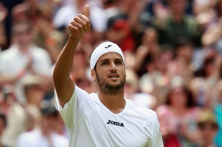 Lopez odpisal Roddicka v deževnem Wimbledonu!