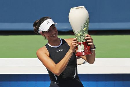 Muguruza potolkla Halepovo v finalu Cincinnatija in ji preprečila pohod na vrh WTA lestvice