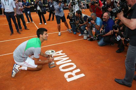 Djokovič v finalu rimskega Mastersa strl peščenega kralja iz Majorke!