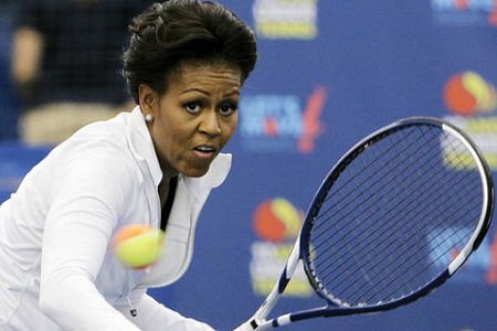 FOTO! Michelle Obama igrala proti Sereni Williams in veselo navijala na tribuni!