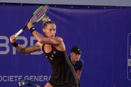 Polona Hercog gladko med osem najboljših v Bukarešti