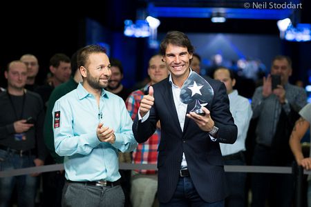 FOTO! Rafael Nadal na svojem debiju osvojil poker turnir v Pragi!