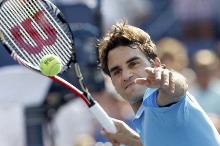 Federer in Soderling po treh nizih; Japonski kvalifikant izločil Čilića