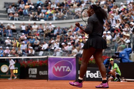 Serena po četrtfinalni zmagi v Rimu spet z nasmeškom, Andreja in Kata izpadli