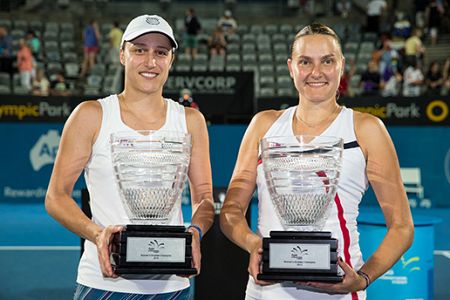 Svdney: Srebotnikova kraljica dvojic; Radwanska v finalu osmešila Cibulkovo